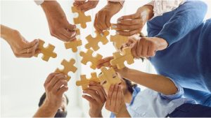 Building together a puzzle